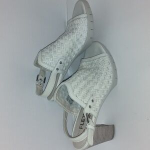 The Flexx Weave Me Be Dune Size 6